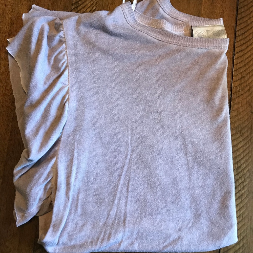 Basic Ruffled sleeve top